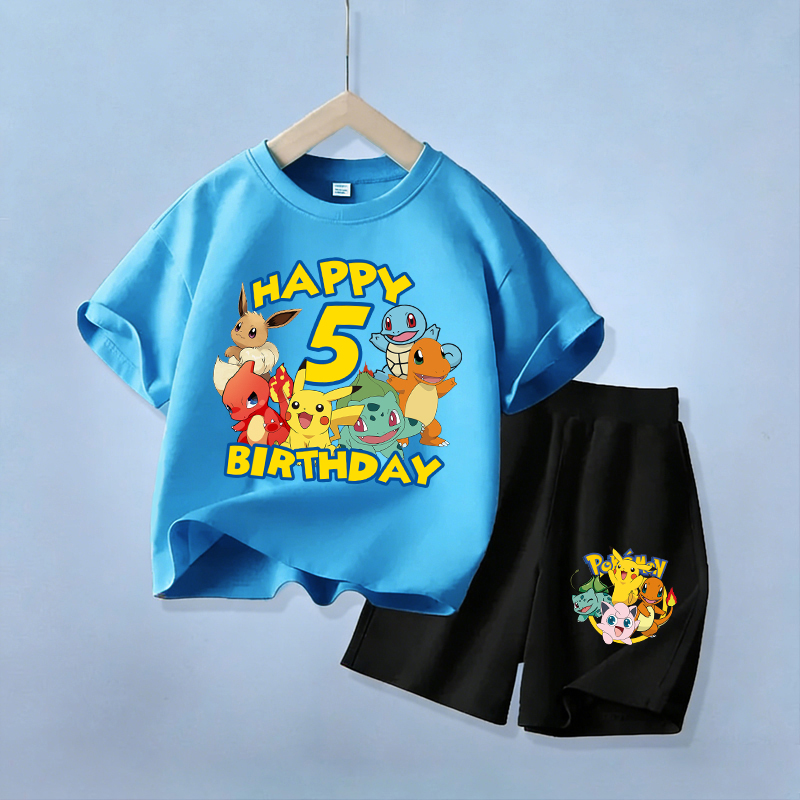 Pokemon Anime Merchandise - ชุดเสื้อผ้าเด็กน่ารักลายปิกาจูสำหรับวันเกิด ชุดโปเกมอน เสื้อยืดตัวเลข กางเกงขาสั้น 2 ชิ้น